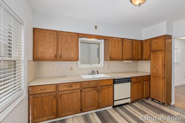 2453 Byron Center Avenue, Wyoming, MI 49519