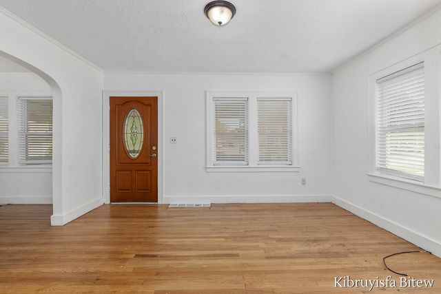 2453 Byron Center Avenue, Wyoming, MI 49519