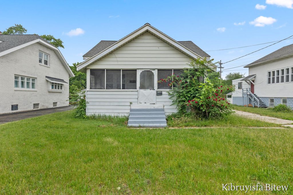 2453 Byron Center Avenue, Wyoming, MI 49519