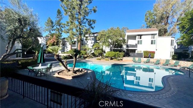 18645 Hatteras 208, Tarzana (los Angeles), CA 91356