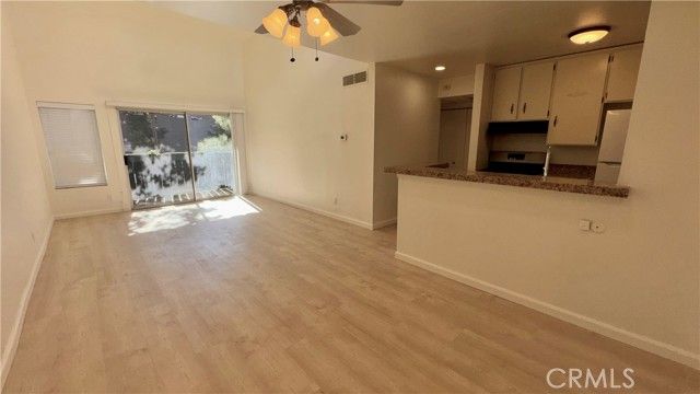 18645 Hatteras 208, Tarzana (los Angeles), CA 91356