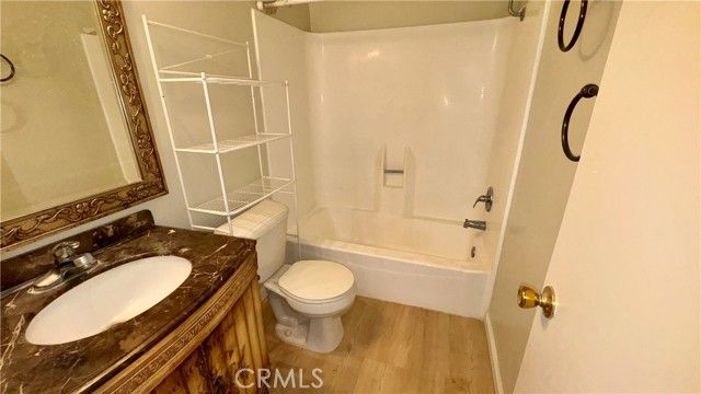 18645 Hatteras 208, Tarzana (los Angeles), CA 91356