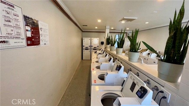 18645 Hatteras 208, Tarzana (los Angeles), CA 91356