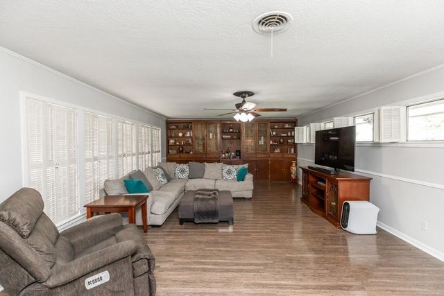 5990 N Circuit Drive, Beaumont, TX 77706