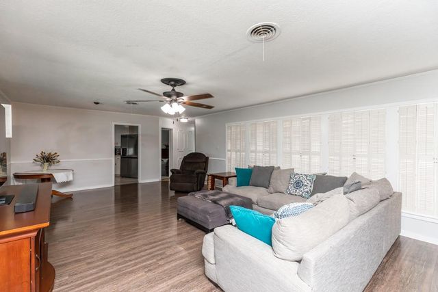 5990 N Circuit Drive, Beaumont, TX 77706