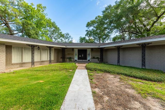 5990 N Circuit Drive, Beaumont, TX 77706