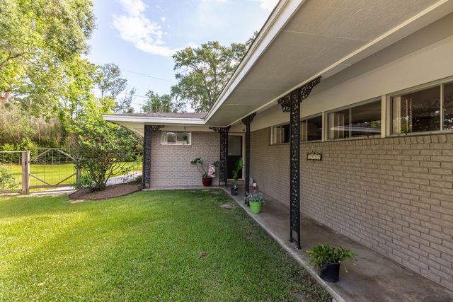 5990 N Circuit Drive, Beaumont, TX 77706