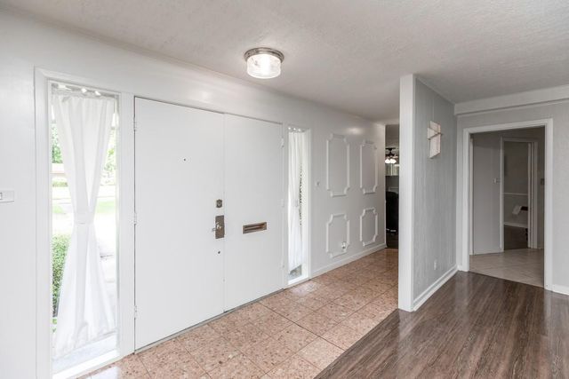 5990 N Circuit Drive, Beaumont, TX 77706