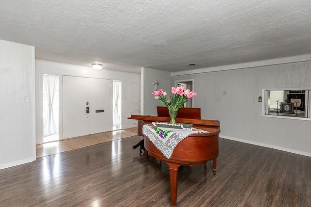 5990 N Circuit Drive, Beaumont, TX 77706