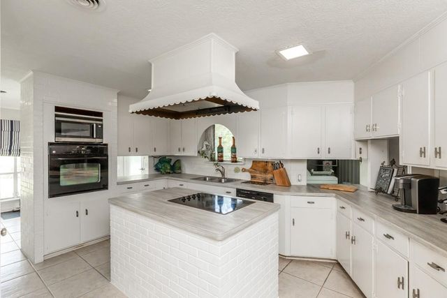 5990 N Circuit Drive, Beaumont, TX 77706