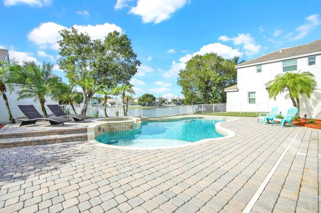 108 Devonshire Circle, Royal Palm Beach, FL 33414