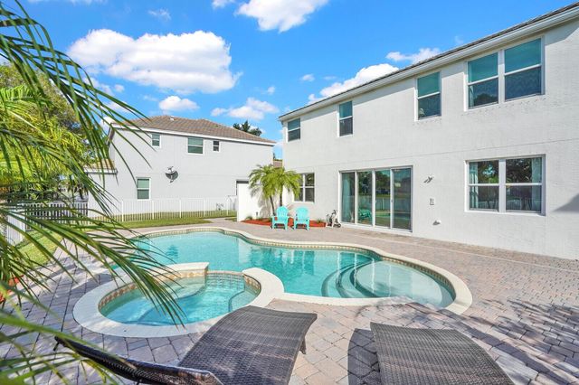 108 Devonshire Circle, Royal Palm Beach, FL 33414