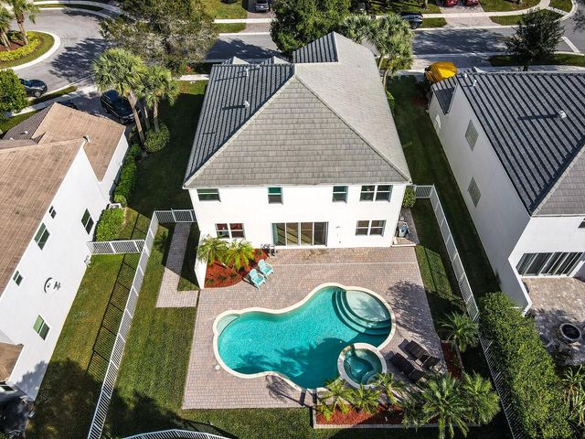 108 Devonshire Circle, Royal Palm Beach, FL 33414