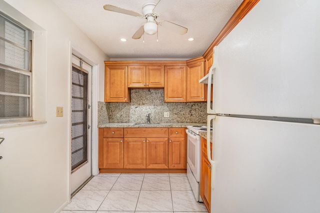 1330 NW 43rd Avenue 202, Lauderhill, FL 33313