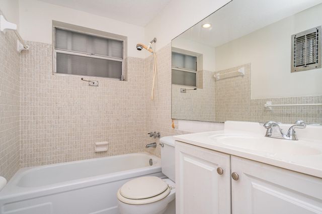 1330 NW 43rd Avenue 202, Lauderhill, FL 33313
