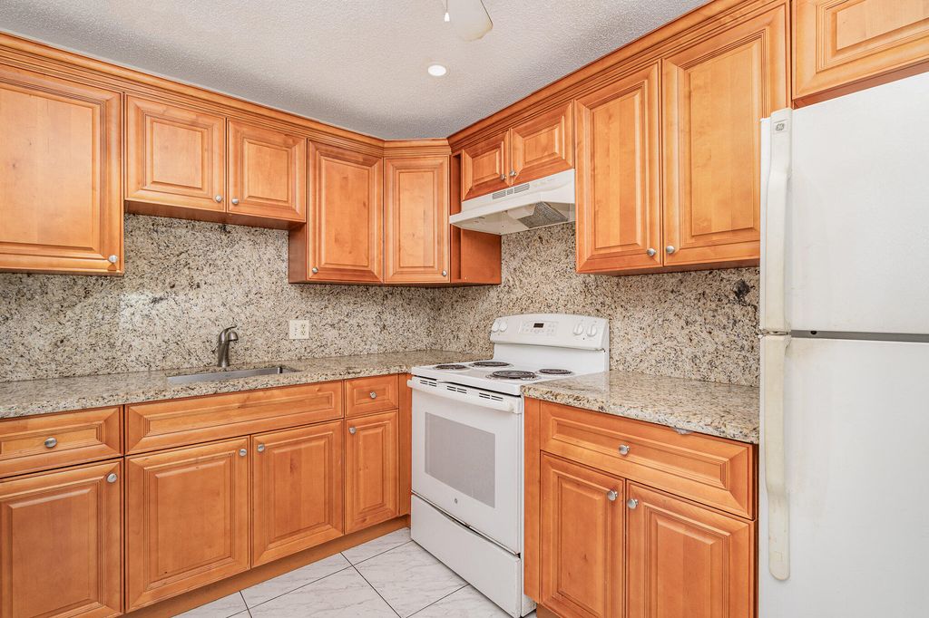 1330 NW 43rd Avenue 202, Lauderhill, FL 33313