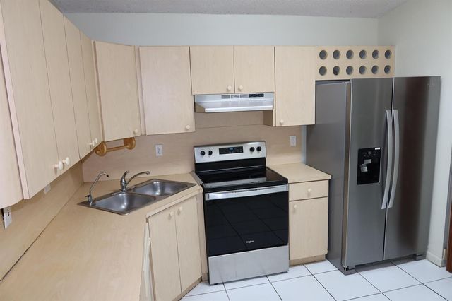 7001 W 35th Avenue 273, Hialeah, FL 33018
