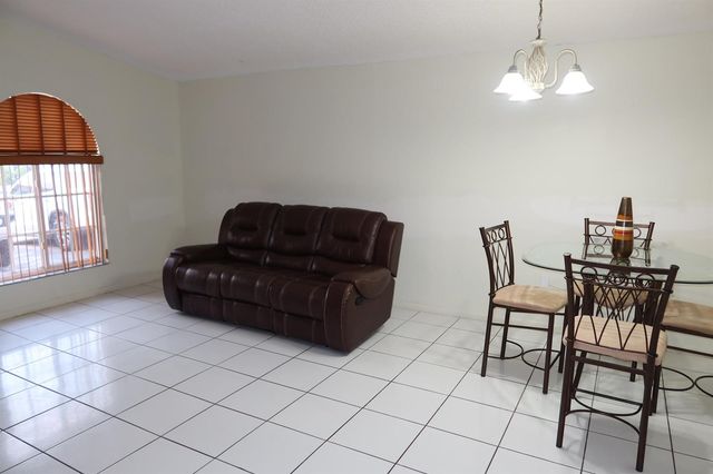 7001 W 35th Avenue 273, Hialeah, FL 33018