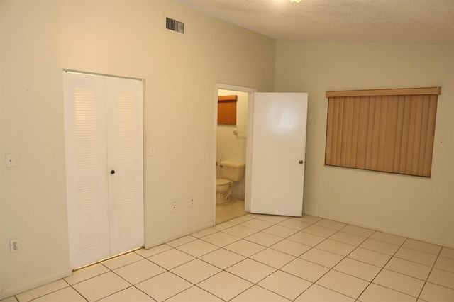 7001 W 35th Avenue 273, Hialeah, FL 33018