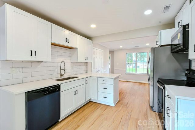 6020 Running Deer Road, Charlotte, NC 28214