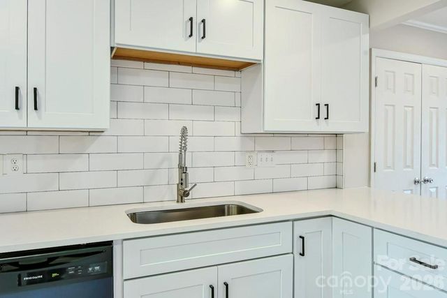 6020 Running Deer Road, Charlotte, NC 28214