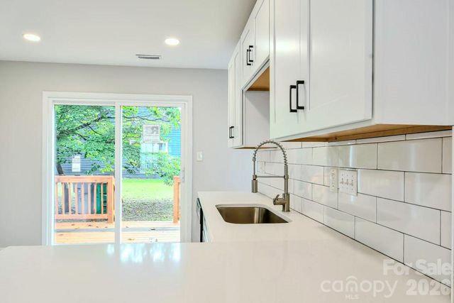 6020 Running Deer Road, Charlotte, NC 28214