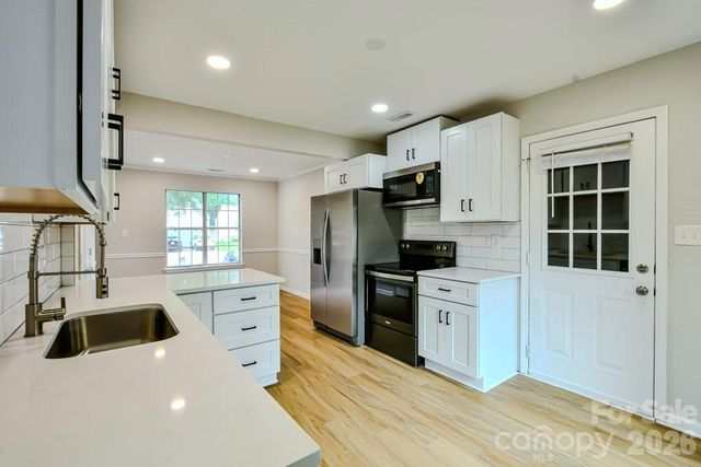 6020 Running Deer Road, Charlotte, NC 28214
