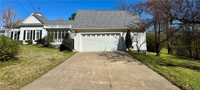 105 SW 3rd Street, Atkins, AR 72823