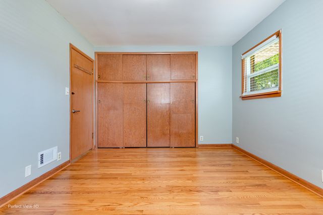 425 Douglas Street, Oswego, IL 60543