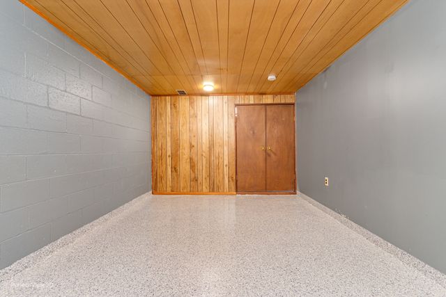 425 Douglas Street, Oswego, IL 60543