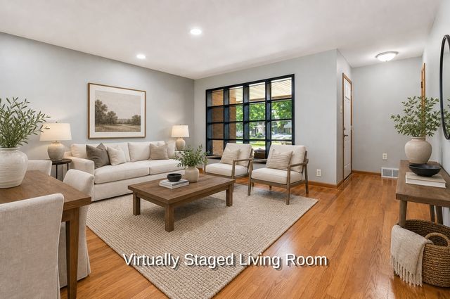 425 Douglas Street, Oswego, IL 60543