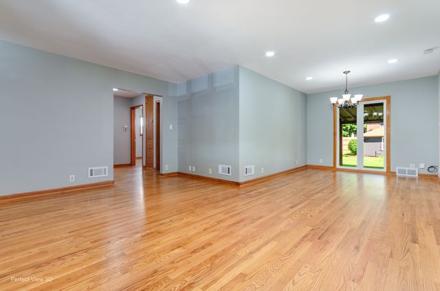 425 Douglas Street, Oswego, IL 60543