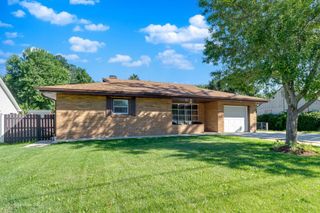 425 Douglas Street, Oswego, IL 60543