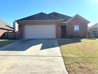 111 Adrienne Ct, Maumelle, AR 72113