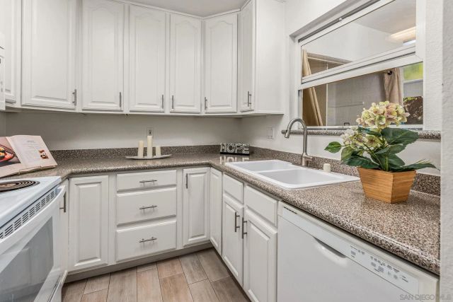 7779 Camino Glorita, San Diego, CA 92122