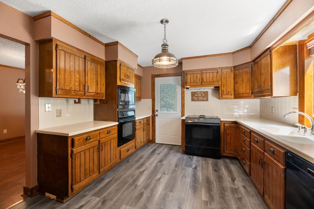 1120 N Azure Ln, Wichita, KS 67235