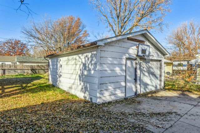 1527 S Water St, Wichita, KS 67213