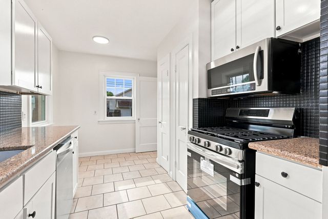 2512 N Howell Street, Davenport, IA 50804