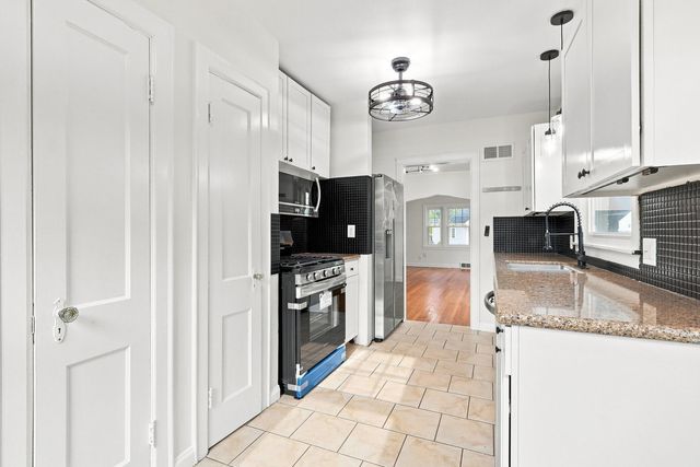 2512 N Howell Street, Davenport, IA 50804