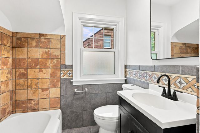 2512 N Howell Street, Davenport, IA 50804