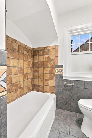 2512 N Howell Street, Davenport, IA 50804