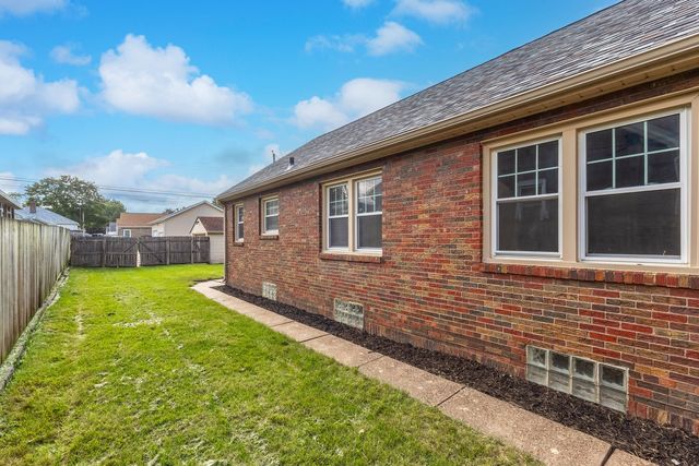 2512 N Howell Street, Davenport, IA 50804