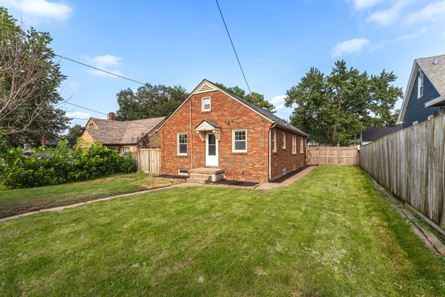 2512 N Howell Street, Davenport, IA 50804