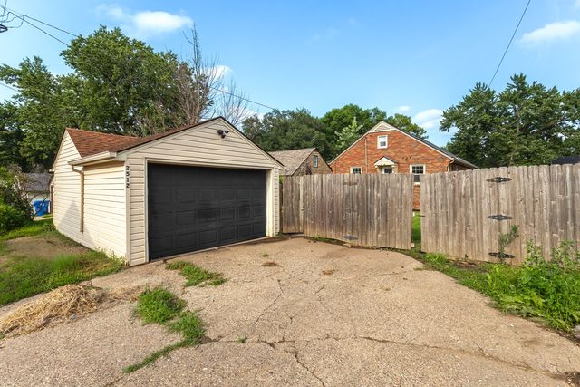 2512 N Howell Street, Davenport, IA 50804