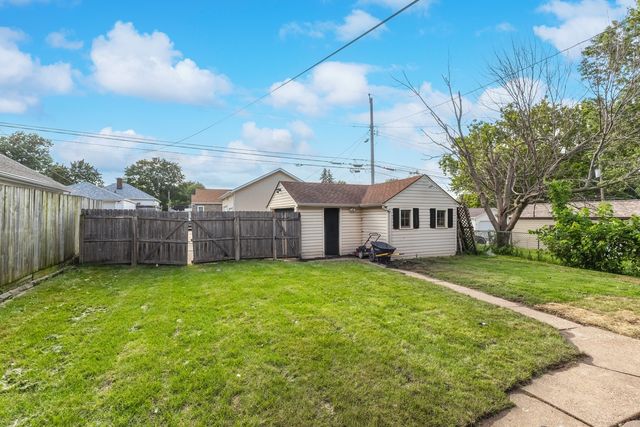 2512 N Howell Street, Davenport, IA 50804