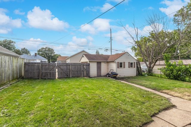 2512 N Howell Street, Davenport, IA 50804