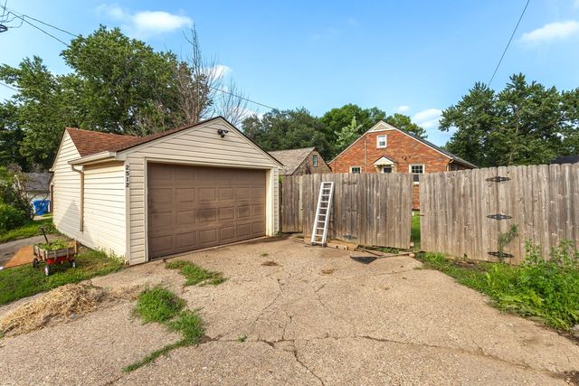 2512 N Howell Street, Davenport, IA 50804