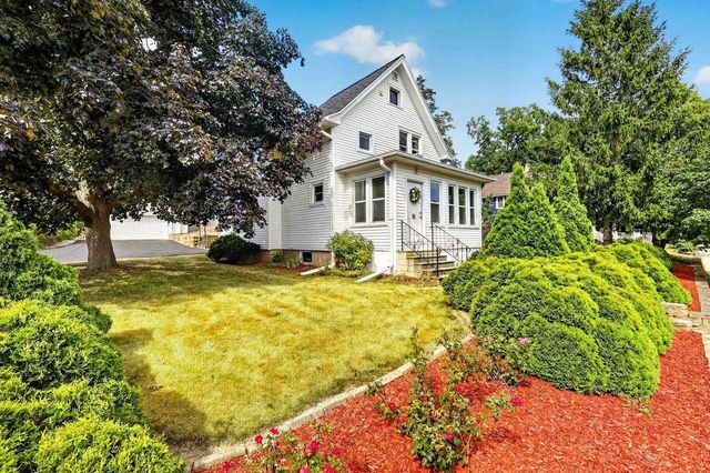 16 Legreid Street, Deerfield, WI 53531