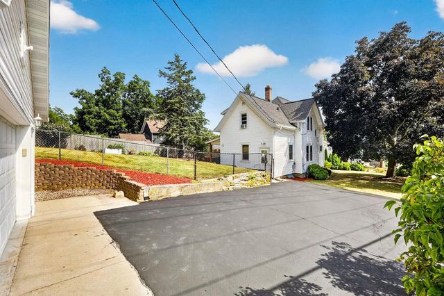 16 Legreid Street, Deerfield, WI 53531