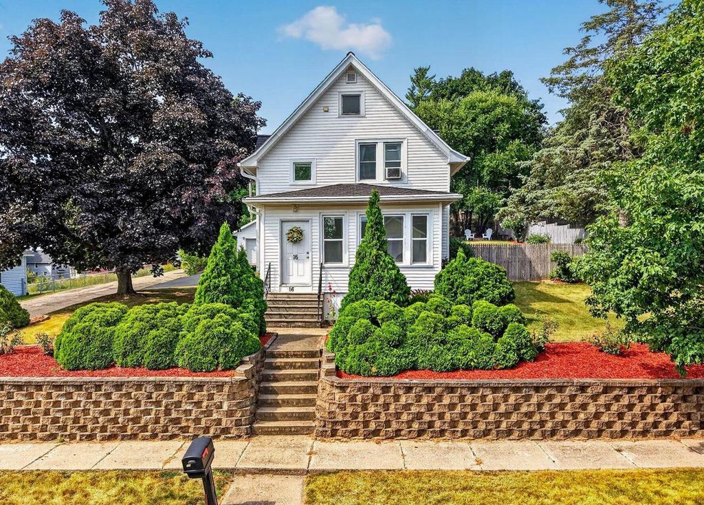 16 Legreid Street, Deerfield, WI 53531